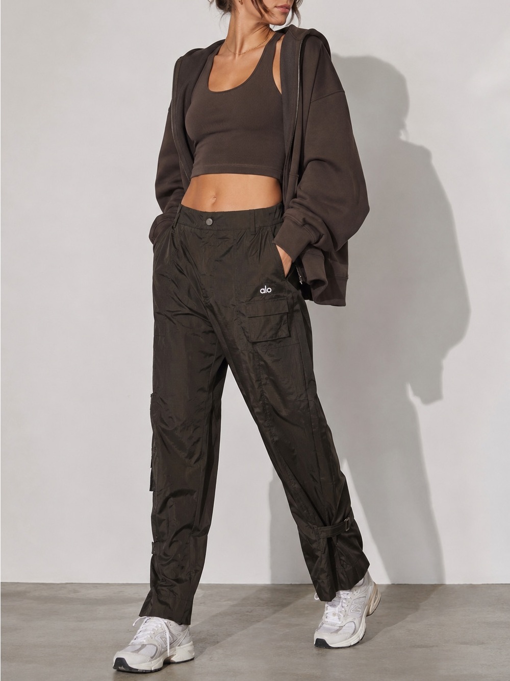 Alo Yoga Utility Cargo Pants NWT Brown Ripstop Joggers Size M - Picture 1 of 8
